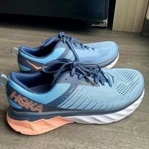 HOKA Arahi 3